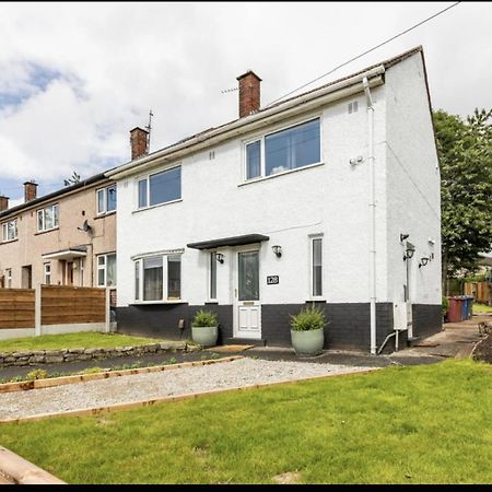 Entire Charming 5-Bed House In Darwen Blackburn Bb1 Free Parking Roadside Rishton Kültér fotó