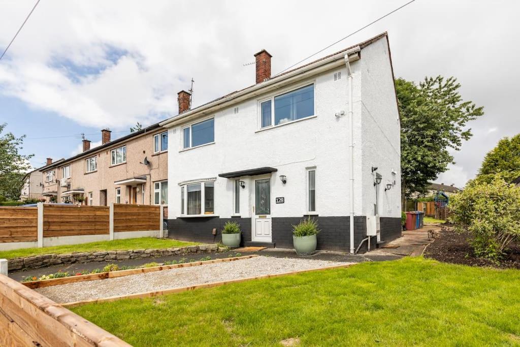 Entire Charming 5-Bed House In Darwen Blackburn Bb1 Free Parking Roadside Rishton Kültér fotó
