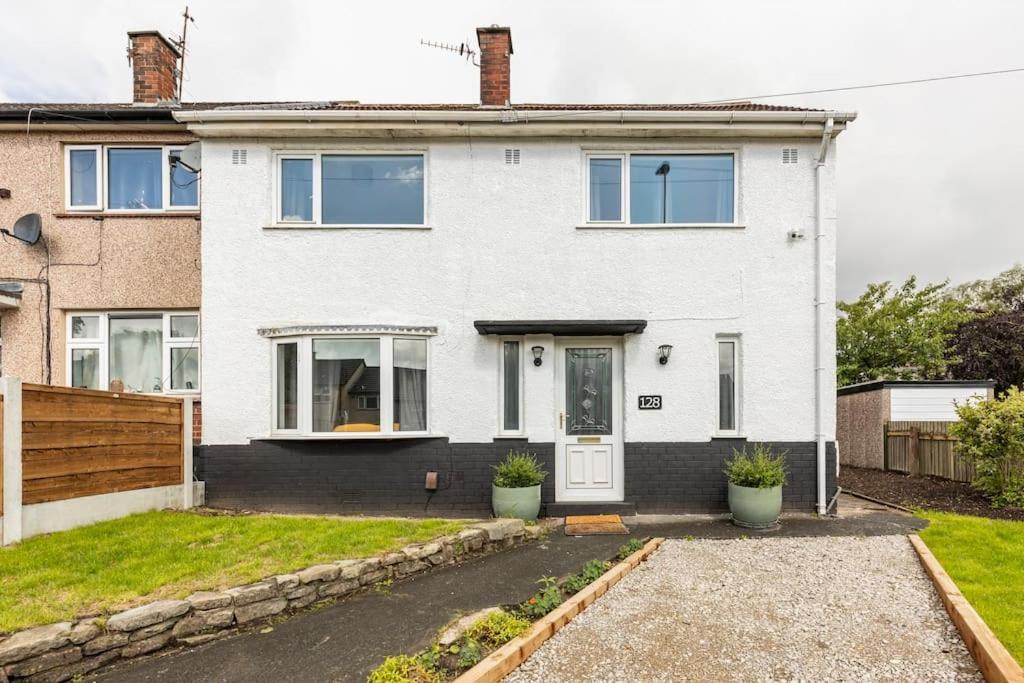 Entire Charming 5-Bed House In Darwen Blackburn Bb1 Free Parking Roadside Rishton Kültér fotó