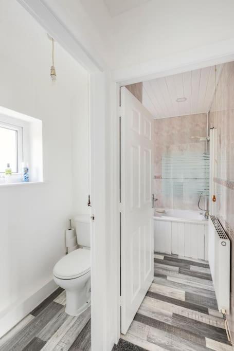Entire Charming 5-Bed House In Darwen Blackburn Bb1 Free Parking Roadside Rishton Kültér fotó