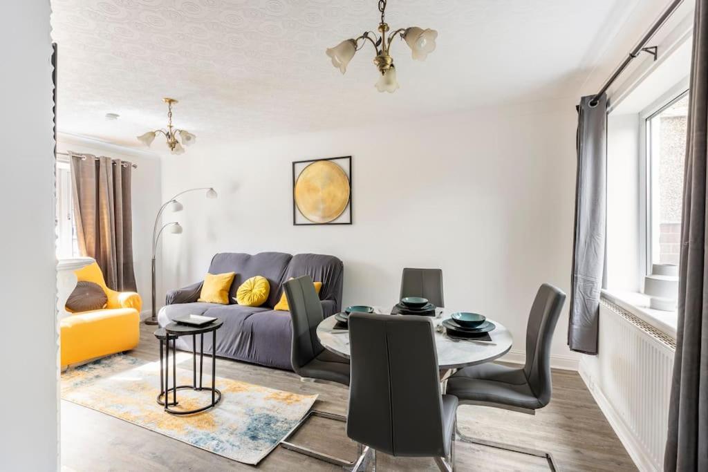 Entire Charming 5-Bed House In Darwen Blackburn Bb1 Free Parking Roadside Rishton Kültér fotó